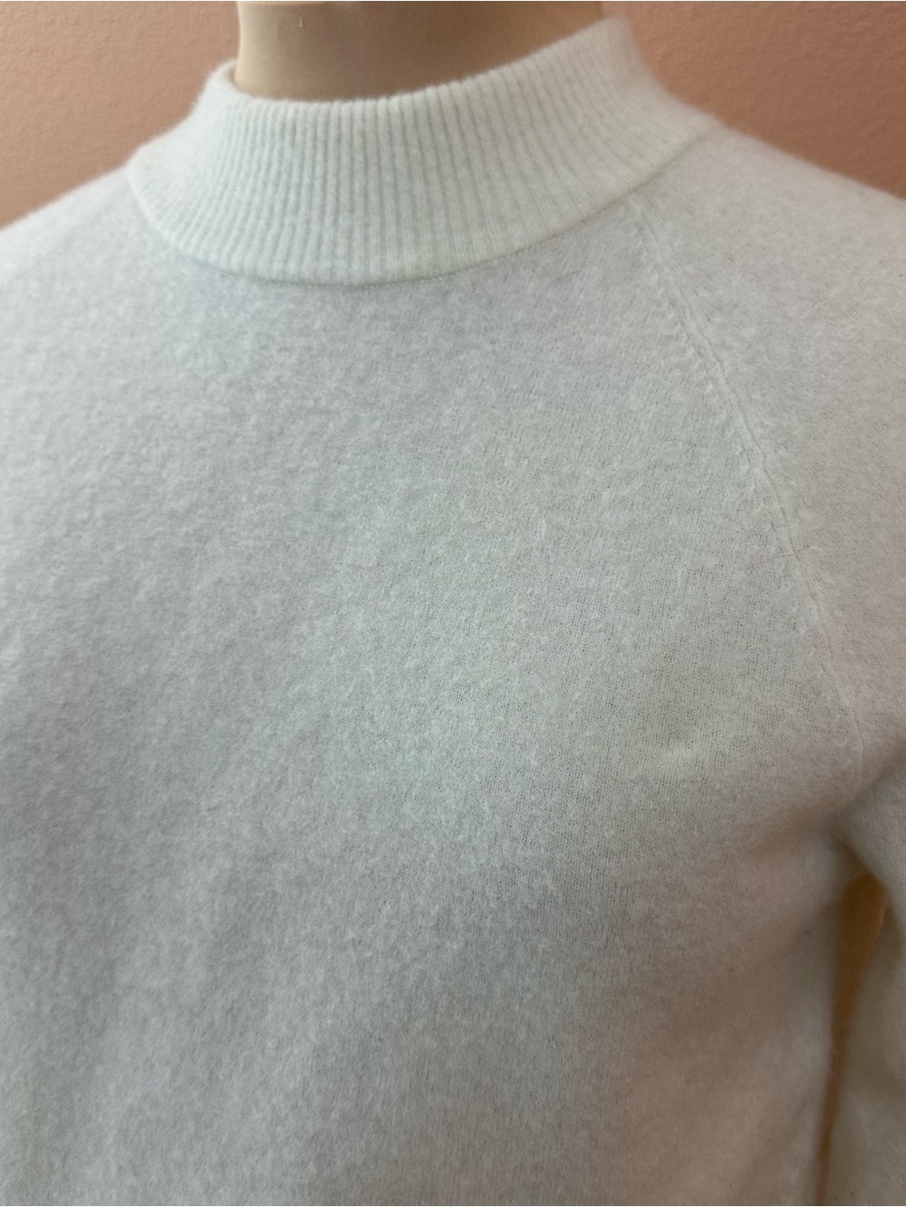 Athleta Hawthorn Crew Sweater Womens XXS Merino Wool Blend Color Dove Fuzzy - Picture 3 of 15